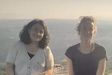 Foto von Josie Webber & Fi Hughes Foto von Josie Webber & Fi Hughes